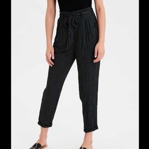 NWT AE Tapered Leg Paperbag Belted Pant
